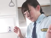 Красивая японская девушка кричит от иностранного анального траха