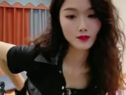 Азиатская красотка сексуальный танец